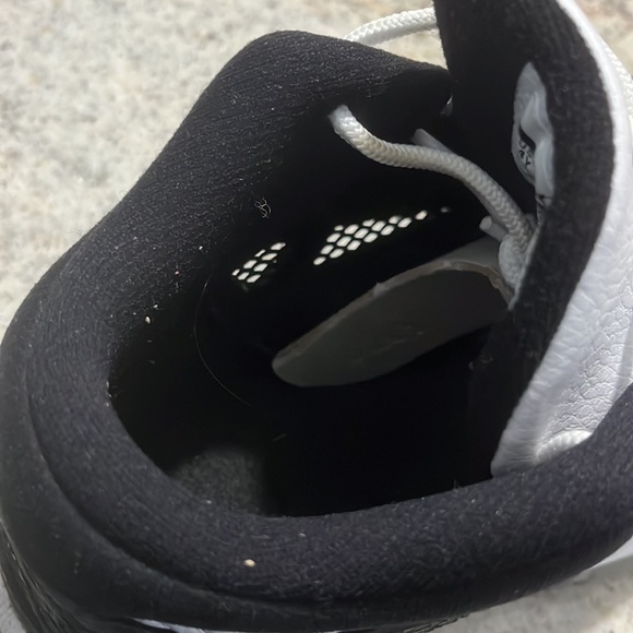 Jordan 11 Low IE - Picture 10 of 11